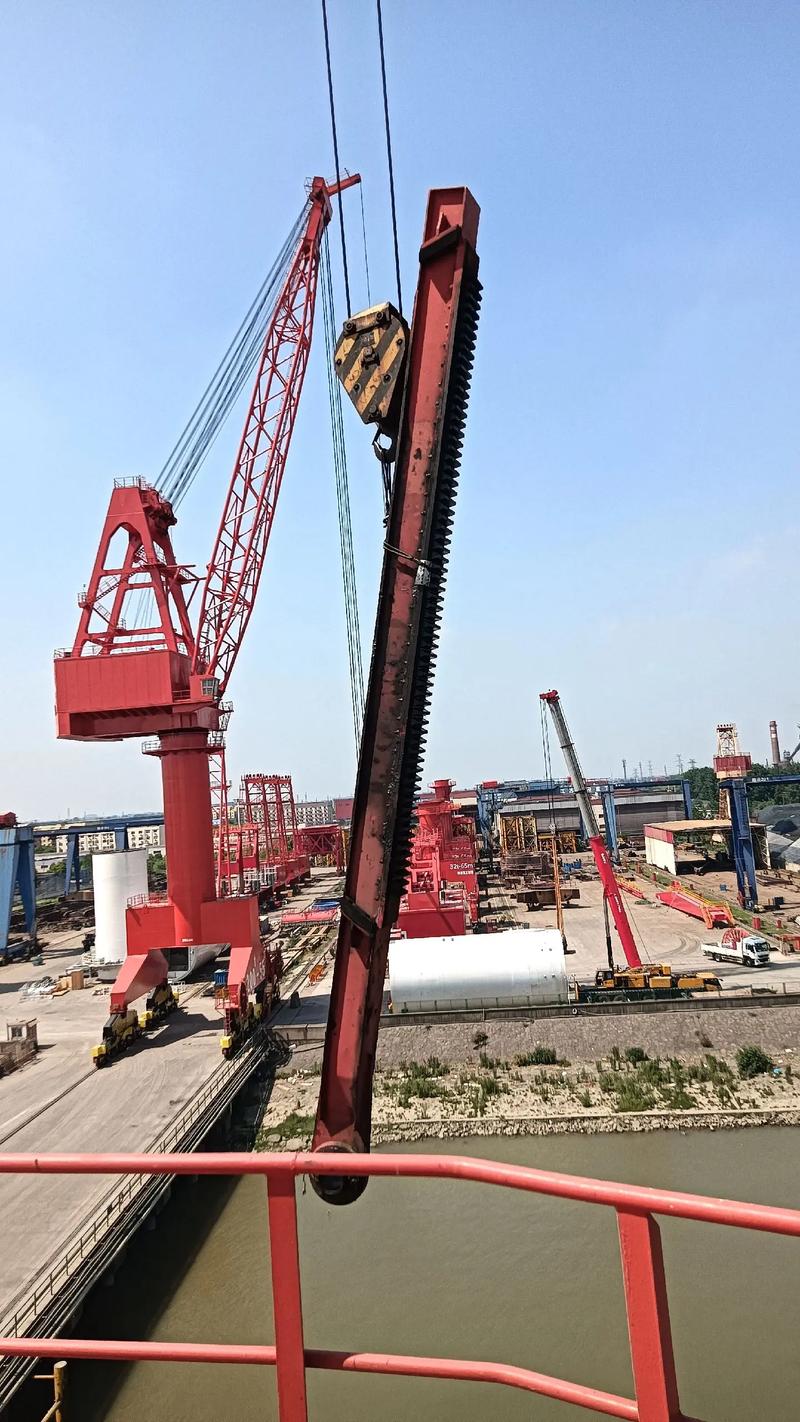 3550門座式起重機變幅機構(gòu)排裝齒條維修,誠信贏市場,品質(zhì)求