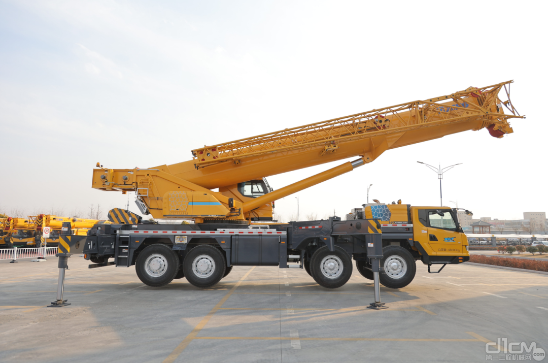 駕乘體驗天花板,徐工xct80l6_2起重機誰見誰哇塞!_行業資訊_第一工程